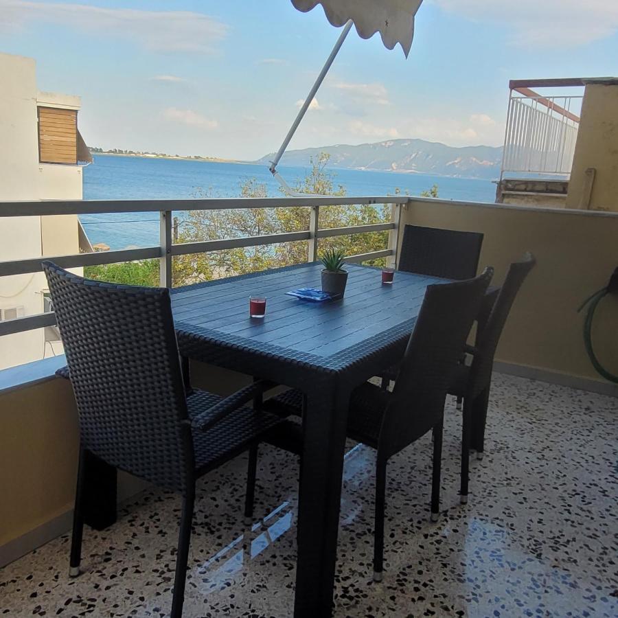 Soficos Sea View Apartment นาฟปาคตอส ภายนอก รูปภาพ